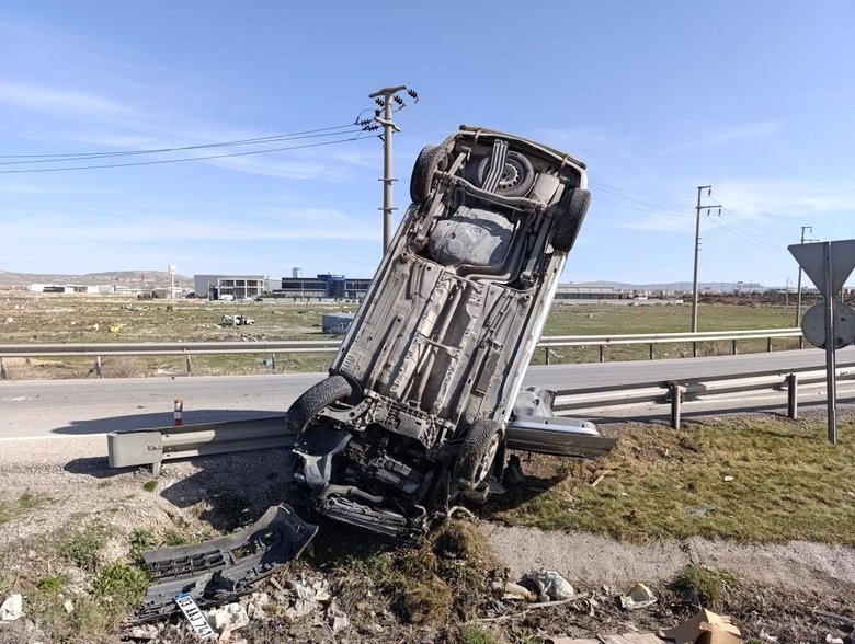 Afyonkarahisar’da fizik kurallarını sorgulatan trafik kazası