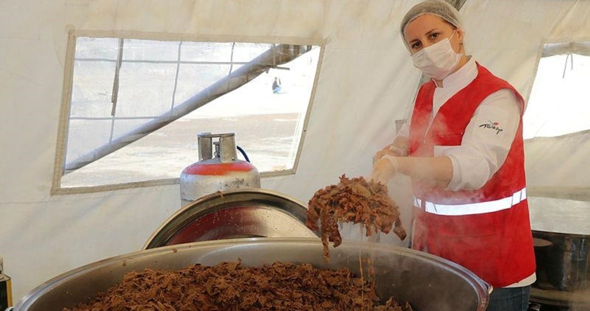 Gonullu Asci Olarak Depremzedelerin Yardimina Kostu Izmir Haberleri
