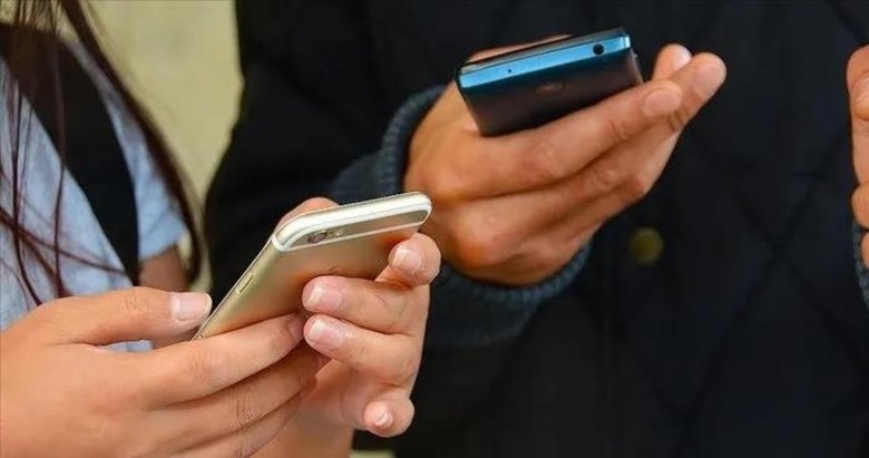 Los Angeles’ta okullarda cep telefonu ve sosyal medya yasaklanacak