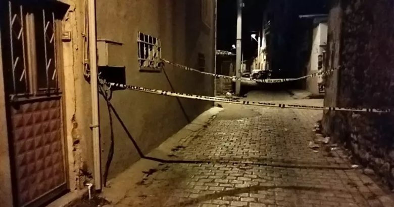 Manisa’da sokak ortasında akraba kavgası: Amcasını 3 yerinden bıçakladı