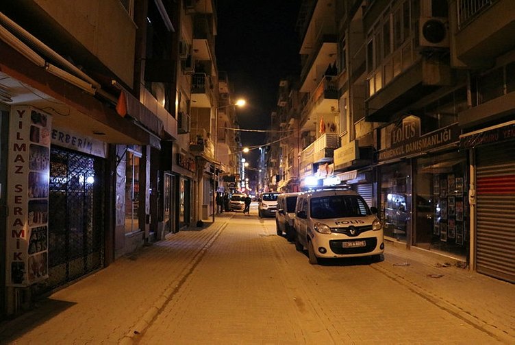 İzmir Karşıyaka’da bıçaklı kavga! 1 kişi hayatını kaybetti