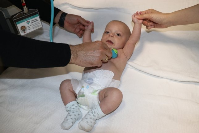 İzmir'de 860 gram ağırlıkla dünyaya gelen Ali Doğan bebek, 7 ayda hayata tutundu