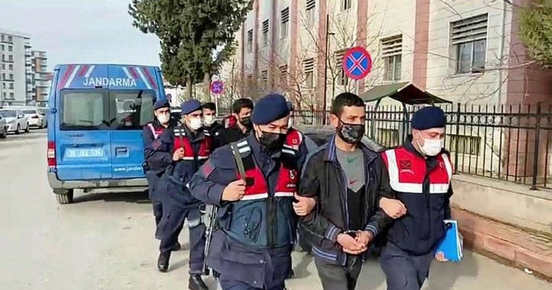 İzmir’de iki kişiyi darbedip araçlarına tüfekle ateş açan 7 zanlı yakalandı