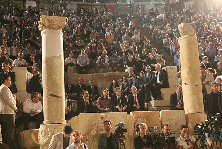 1690 yıl sonra seyircisiyle buluştu