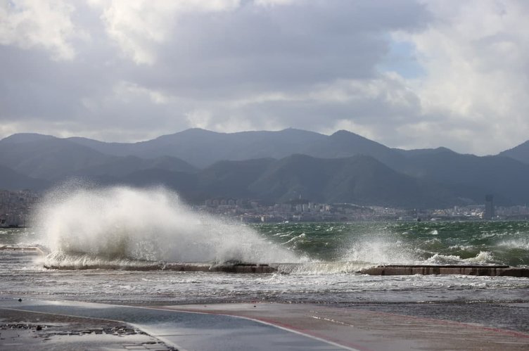 İzmir’de ve Ege’de bugün hava nasıl olacak? Meteoroloji’den kuvvetli rüzgar uyarısı geldi! İşte 1 Ağustos Pazartesi hava durumu...