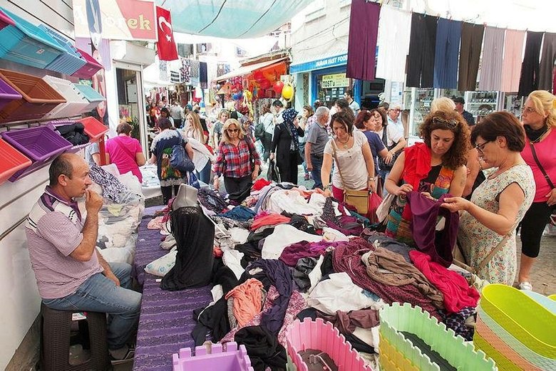 Ayvalık pazarının yeri 96 yıl sonra koronavirüs nedeniyle değişti