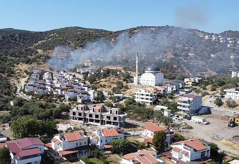 İzmir’de çifte orman yangını! Havadan karadan müdahale sürüyor