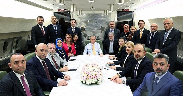 Başkan Recep Tayyip Erdoğan’dan Mısır dönüşü uçakta önemli açıklamalar