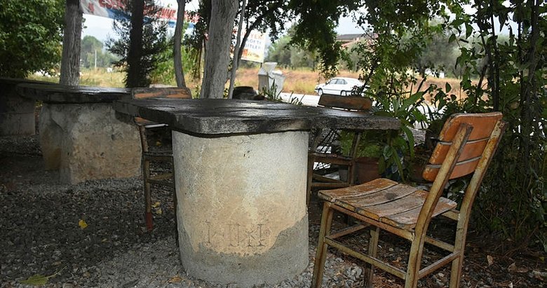 Aydın’da 25 yıldır kahvehane masası olarak kullanılan taş, 2 bin yıllık yön tabelası çıktı