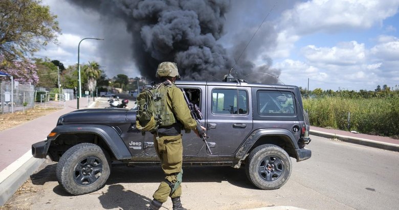 Lübnan’dan katil İsrail’in Hayfa kentine 100’den fazla roket atıldığı bildirildi