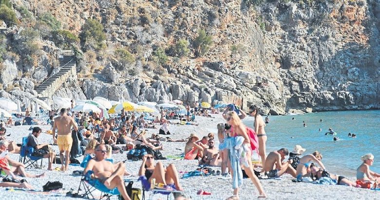 Ege ve Akdeniz sahillerinde yaz bitmedi