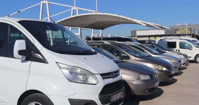 İkinci el araç piyasasında büyük düşüş: Ekspertizler sinek avlıyor