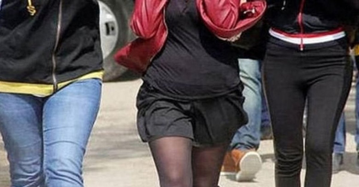 Manisa'da fuhuş operasyonu: 2 kadın sınır dışı edildi