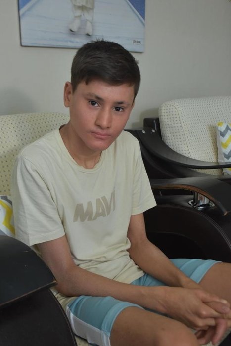 İzmir’de balık pulu hastası Kayra yaşadığı zorlukları anlattı: Evden çıkamıyorum