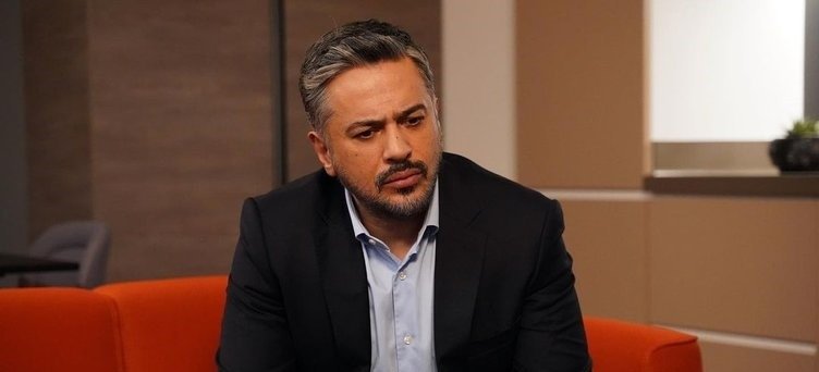 Emre Altuğ babasını son yolculuğuna uğurladı