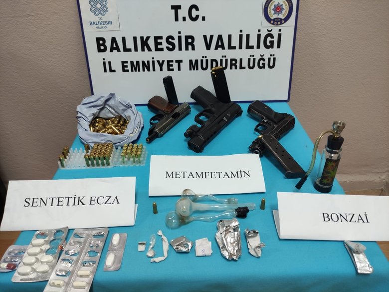 Balıkesir’de zehir tacirlerine baskın! PÖH bölgede