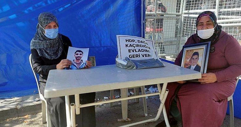 İzmir’de HDP önündeki evlat nöbetine iki anne daha katıldı
