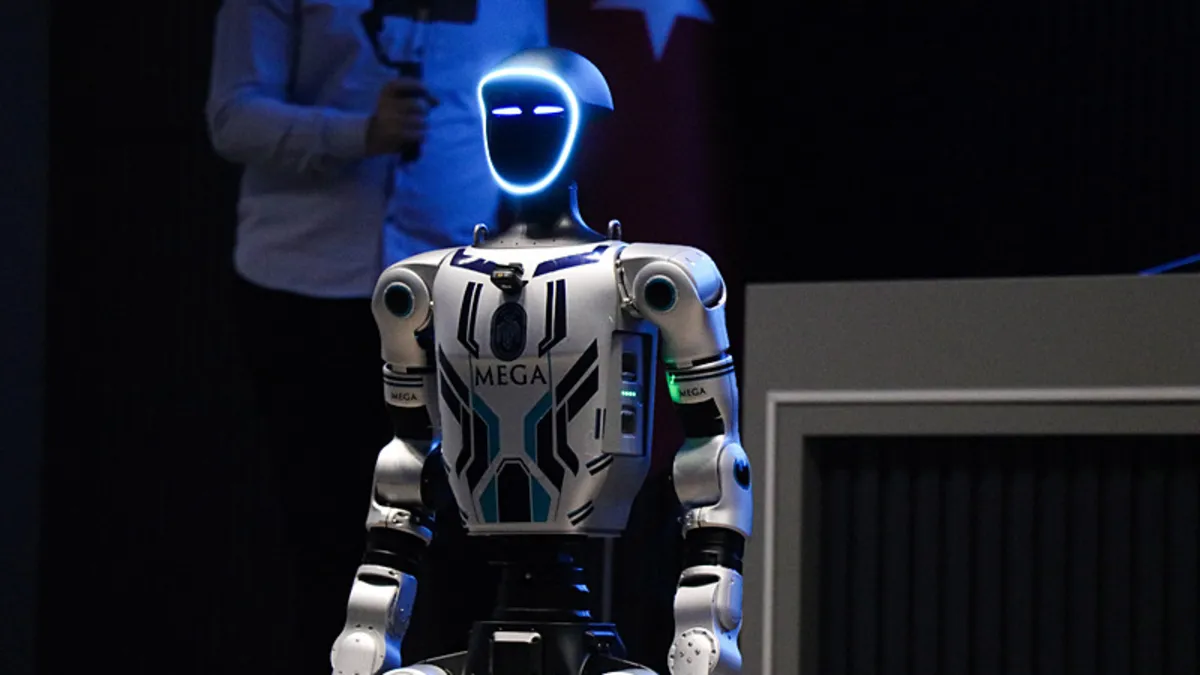 Bu robot işe girdi dansı olay oldu! Türkiye'de bir ilk...