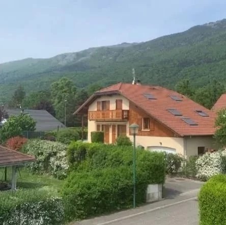 Ünlü türkücü Seher Dilovan şanı şöhreti arkasında bıraktı! Şimdi İsviçre’de köy hayatı yaşıyor