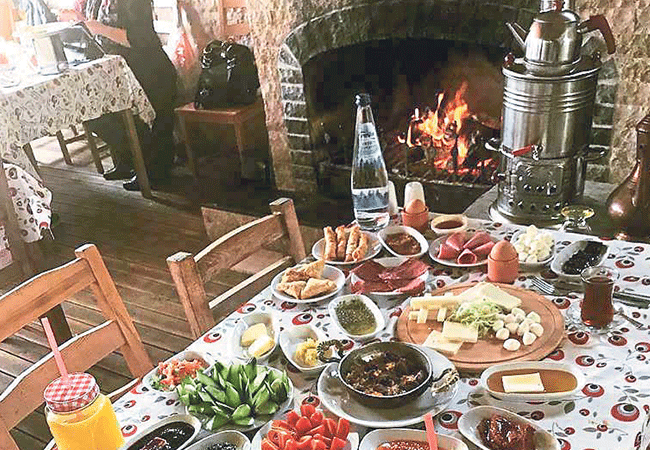 İzmir’de doğanın içinde bir hafta sonu: Çiçekli ve Yakaköy