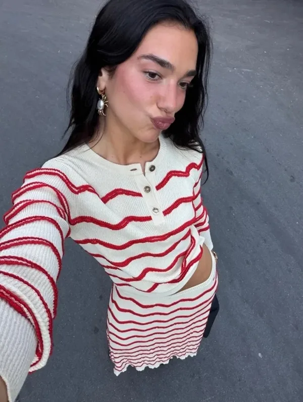 dua-lipa-ve-esi-callum-turnerin-balayi-tatili-bir-turlu-bitmedi-kuvet-pozu-sosyal-medyayi-salladi-1782797506539.jpeg