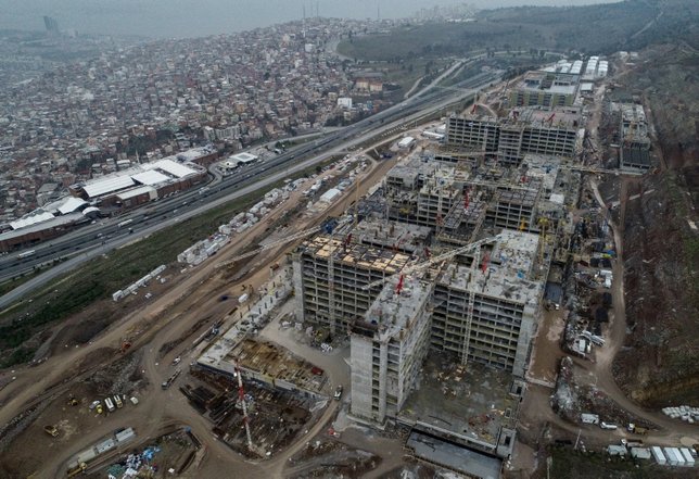 İzmir'de sağlık üssü yükseliyor