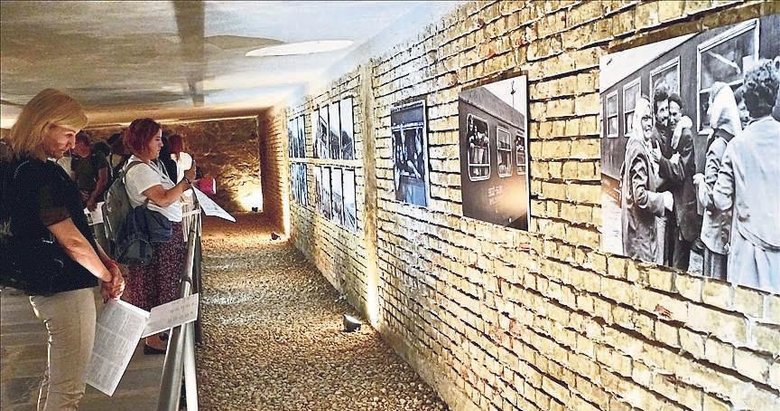 Dininden vazgeçmemek için göç edenlerin portresi