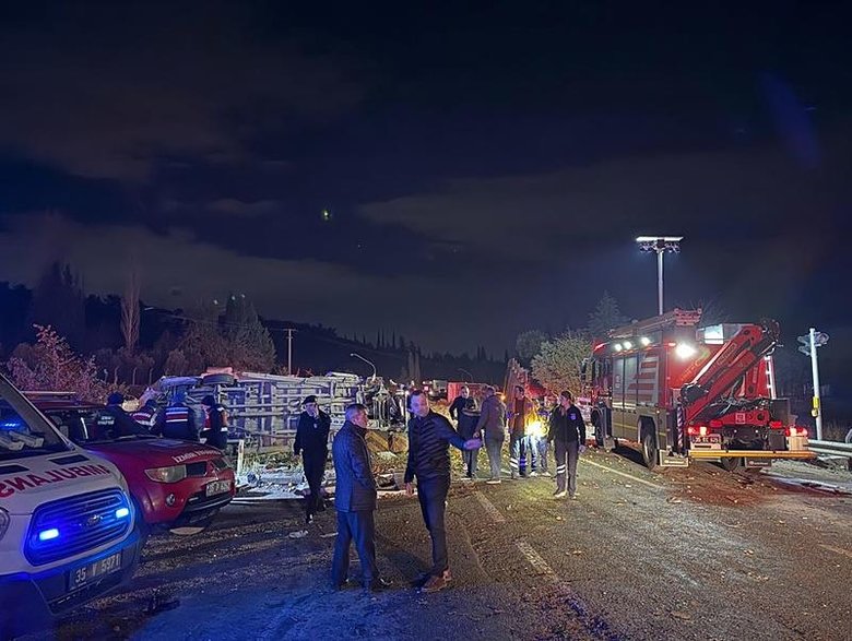 İzmir’de korkunç zincirleme kaza: Ölü ve yaralılar var
