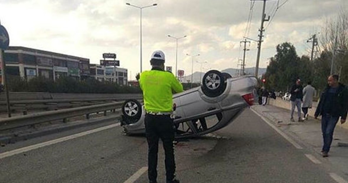 Izmir Bornova Da Feci Kaza Olu Ve Yaralilar Var