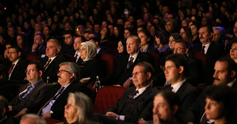 Başkan Erdoğan, Leyla ile Mecnun tiyatro oyununu izledi