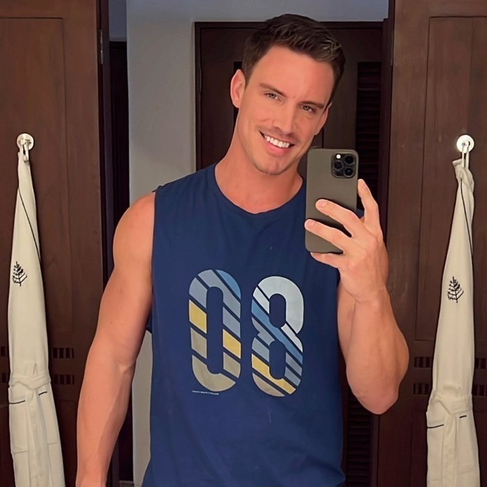 Ünlü model ve sosyal medya fenomeni balkondan düşerek hayatını kaybetti