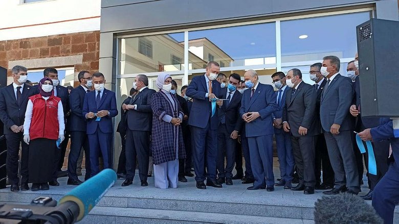 Başkan Erdoğan Bitlis’te! Bahçeli ile birlikte Ahlat Gençlik Merkezi’nin açılışını yaptı