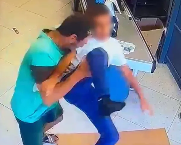 son-dakika-mersinde-insanlik-disi-olay-kucuk-cocugu-olduresiye-darp-eden-cani-tutuklandi-1785581987409.jpeg