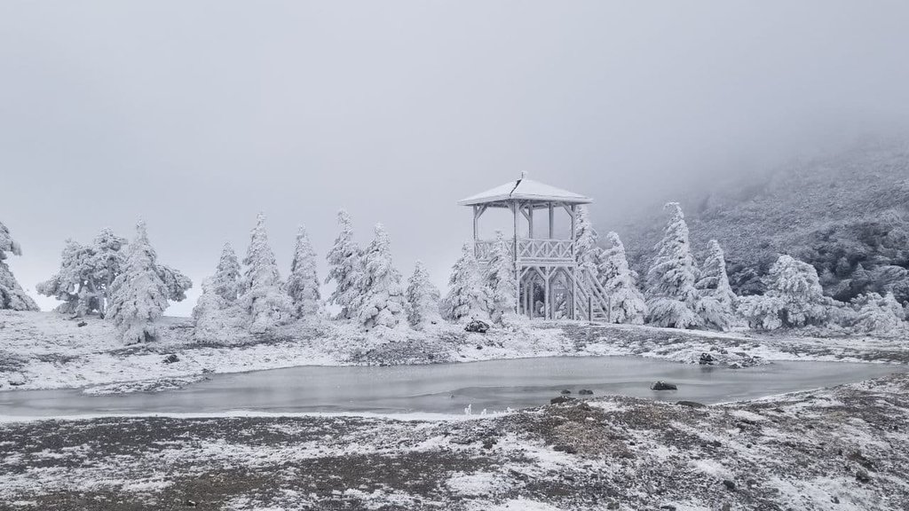 Spil Dağı Milli Parkı beyaza büründü