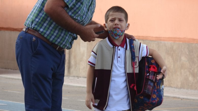 Okulda ilk gün! Çanakkale’de okula yalnız giren Emir ağlayarak dışarı çıktı