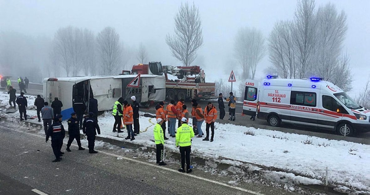 Igdir Dan Mugla Ya Giden Yolcu Otobusu Devrildi Cok Sayida Yarali Var