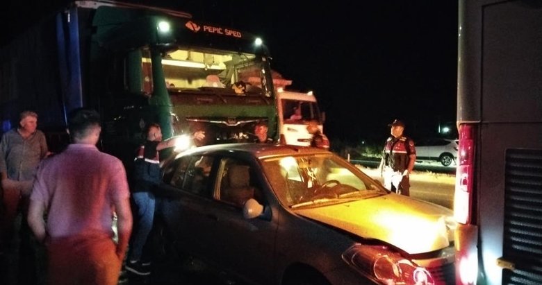 Balıkesir Ayvalık’ta kırmızı ışıkta zincirleme trafik kazası: 1 ölü, 3 yaralı