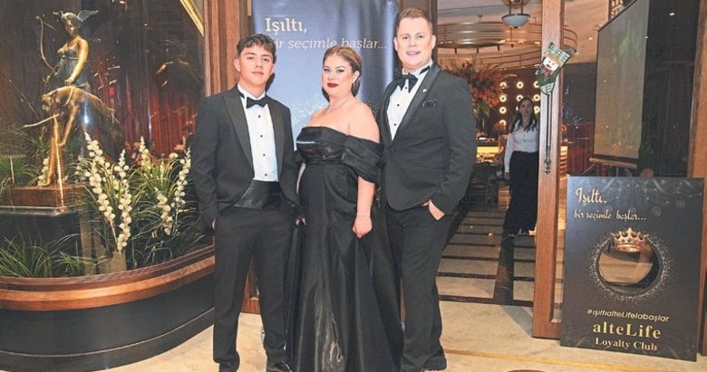 İzmir’de renkli yılbaşı partisi