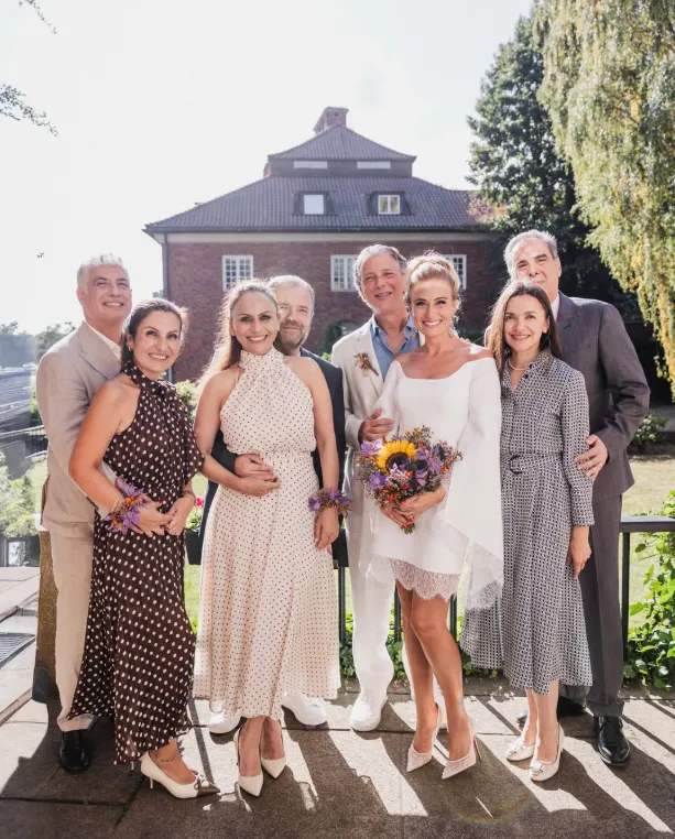 ceyda-duvenci-ile-guclu-mete-evlendi-1788009893967.png