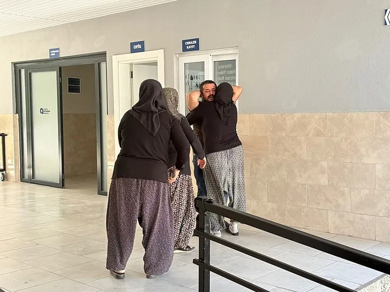 bir-baba-icin-en-aci-an-geri-manevrada-hayatini-kaybeden-bebeginin-cenazesini-gozyaslariyla-teslim-aldi-1787998407252.jpeg