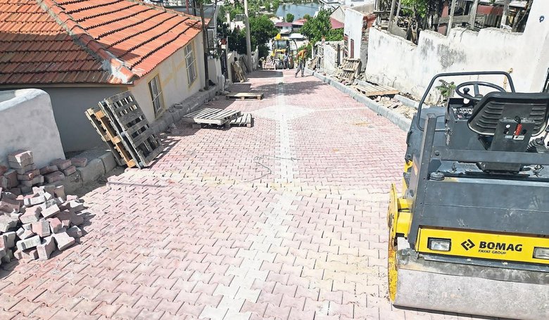 Menemen’de asarlık tarihinin en büyük yol yatırımı