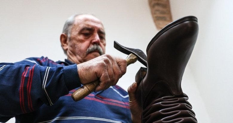 Tire’nin son körüklü çizme ustası