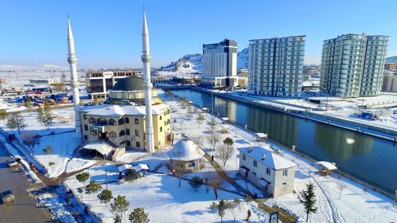 Afyonkarahisar’da eşsiz kış manzarası! Karahisar Kalesi kış güzelliğiyle görenleri cezbediyor