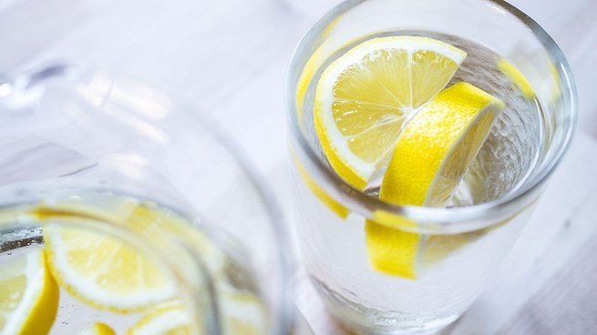 Kilo verdiriyor bağışıklığı güçlendiriyor! İşte limonlu suyun faydaları...