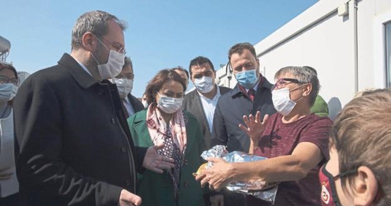 Komisyon üyeleri İzmirli depremzedelerle buluştu