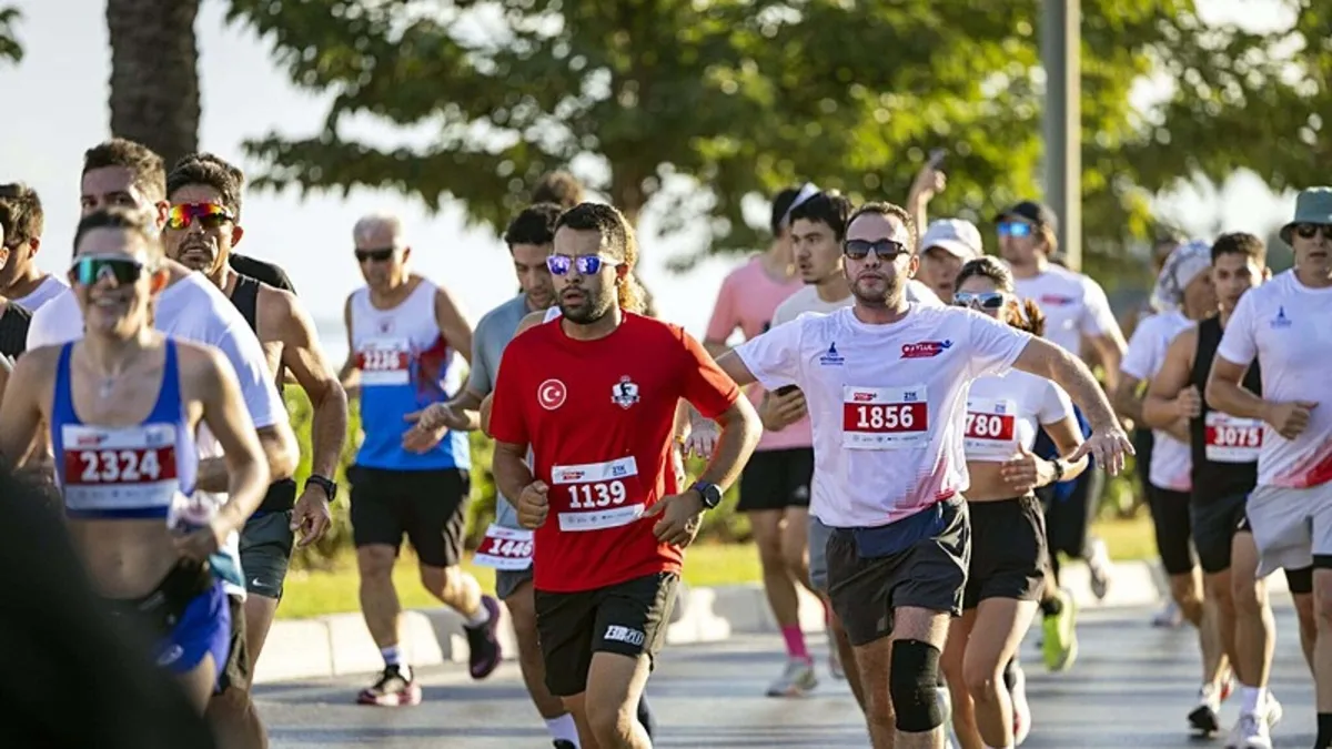 Hasibe Demir ve Sang Cheruiyot 9 Eylül İzmir Yarı Maratonu'nu kazandı