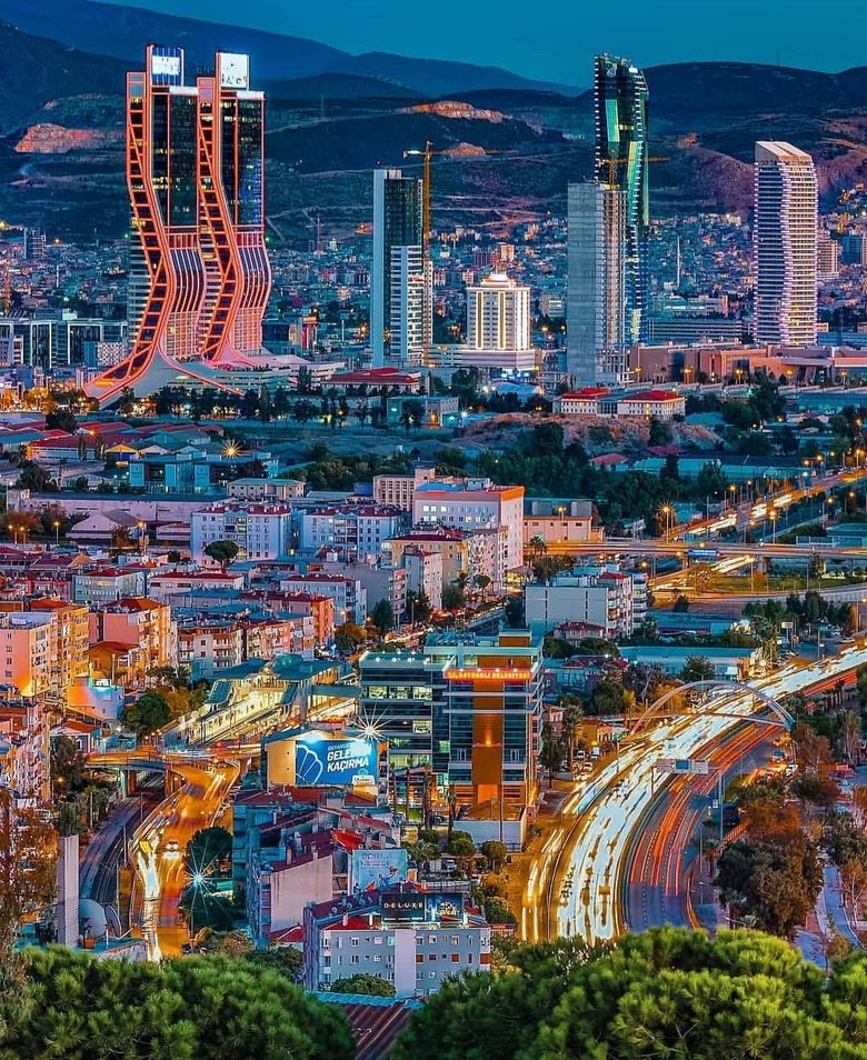 İzmir’in dev binaları