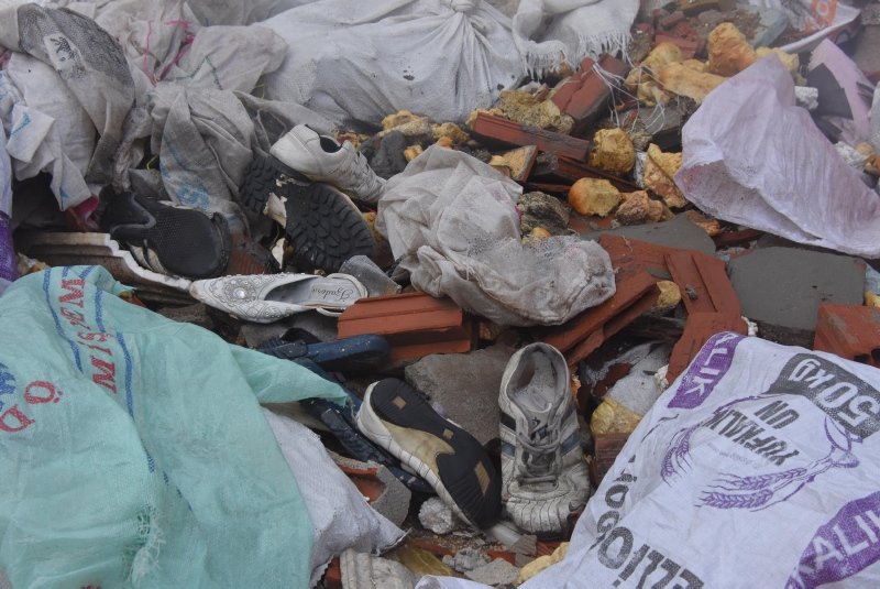 İzmir’de kaçak moloz dökülen ormanlık alanda ’asbest’ tehlikesi