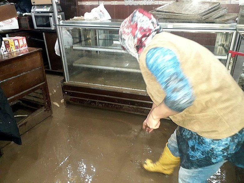 İzmirliler Soyer’e böyle isyan etti: Bisikletle şov yapacağına gelsin, halimizi görsün