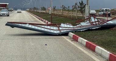 Uşak’ta fırtına hayatı olumsuz etkiledi